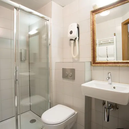 Darcet Hotel 2*