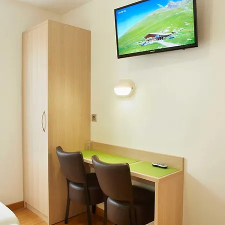 Darcet Hotel 2*