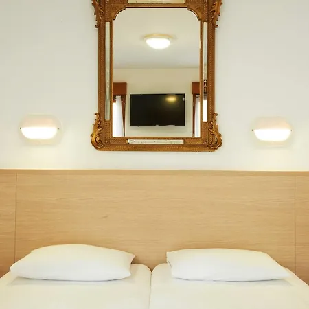 Darcet Hotel 2*