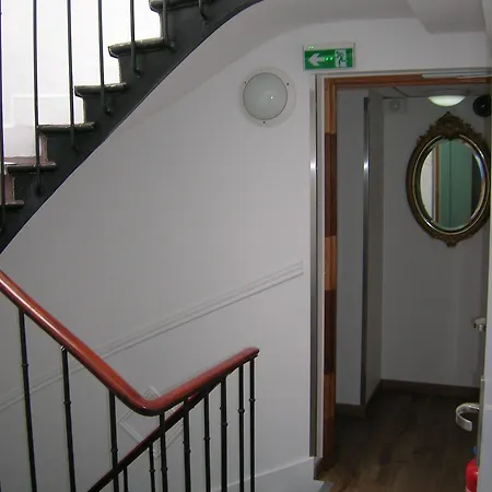 Darcet Hotel 2*